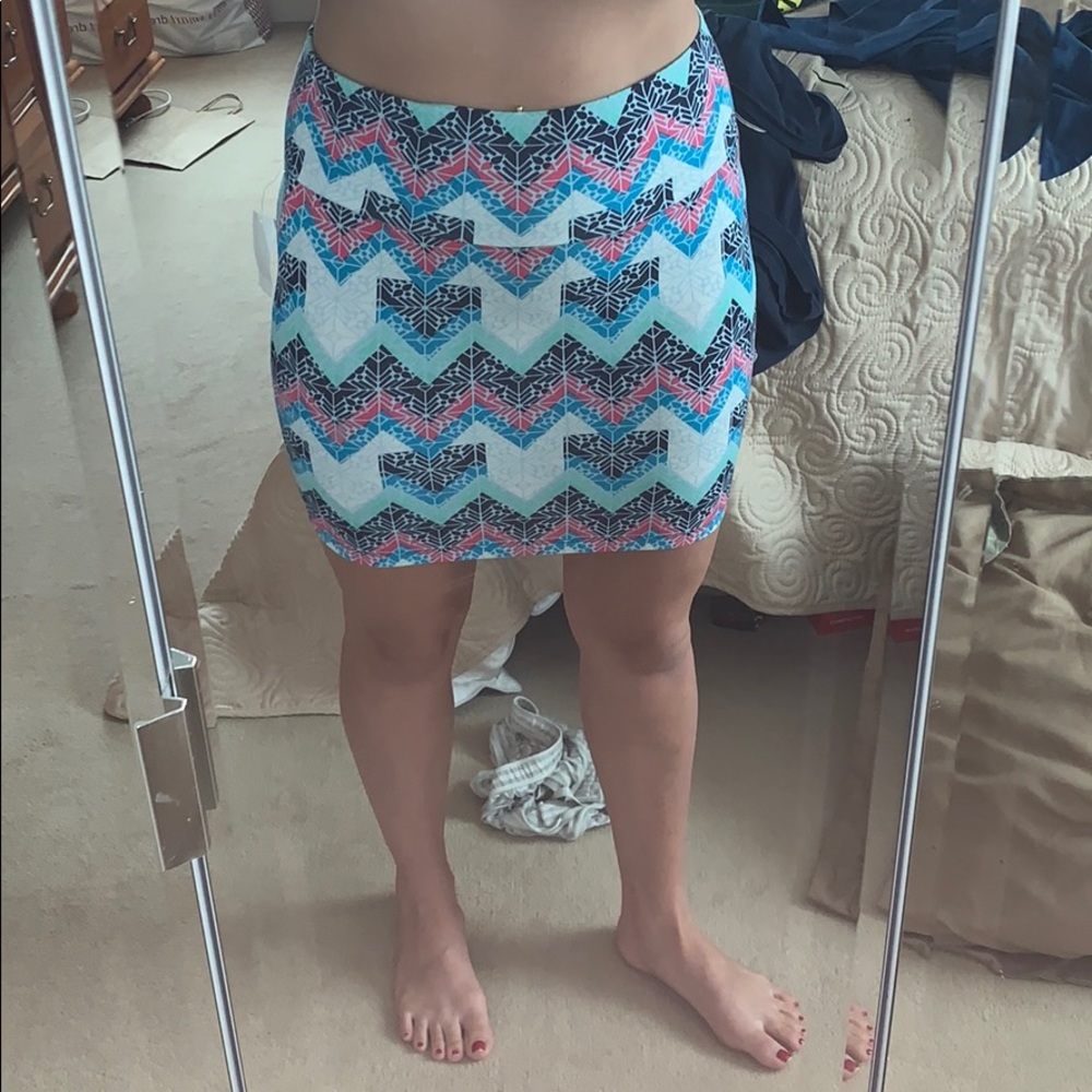 Patterned pencil skirt